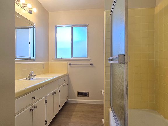 5th image of 941 Miller Ave #941