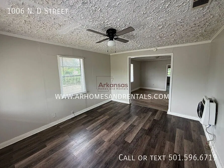 ~ 1/2 Off First Month's Rent ~ 1006 N. D Street | 3 Bedrooms | 1 Bathroom — Photo 3
