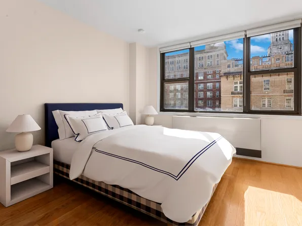 130 East 18th Street image 2 of 12