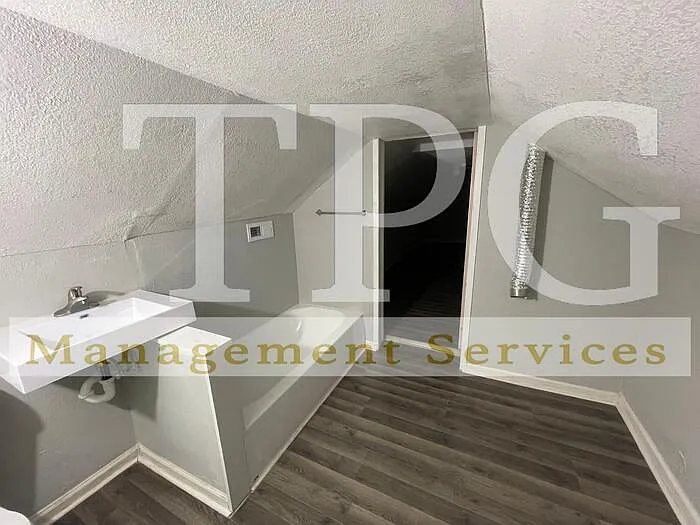 315 S Crane St #C — Photo 9