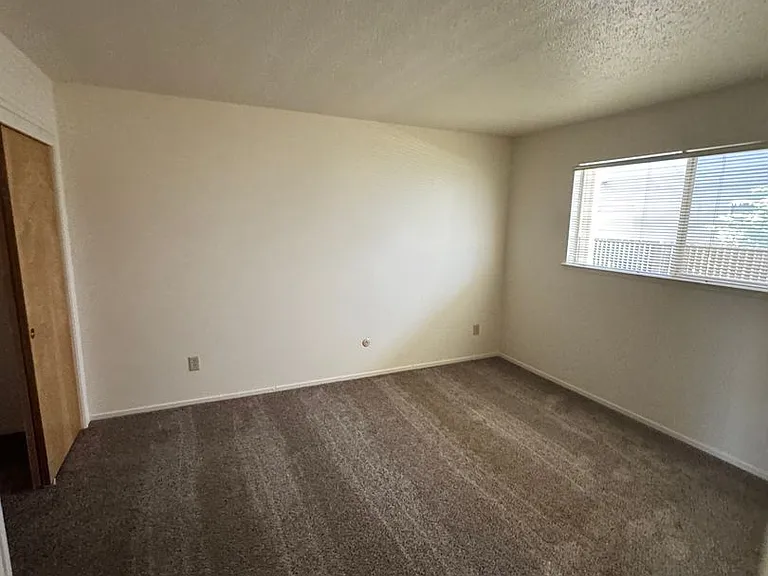 Walnut 409 W — Photo 9