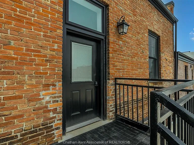 164 King St W #203 — Photo 12
