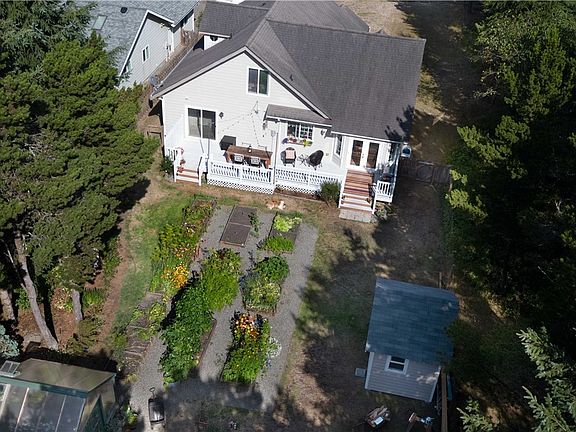 4th image of 907 Surf St