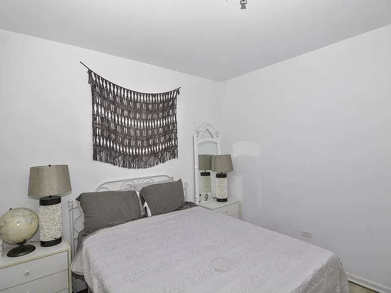 2101 W Fletcher St #1 — Photo 11