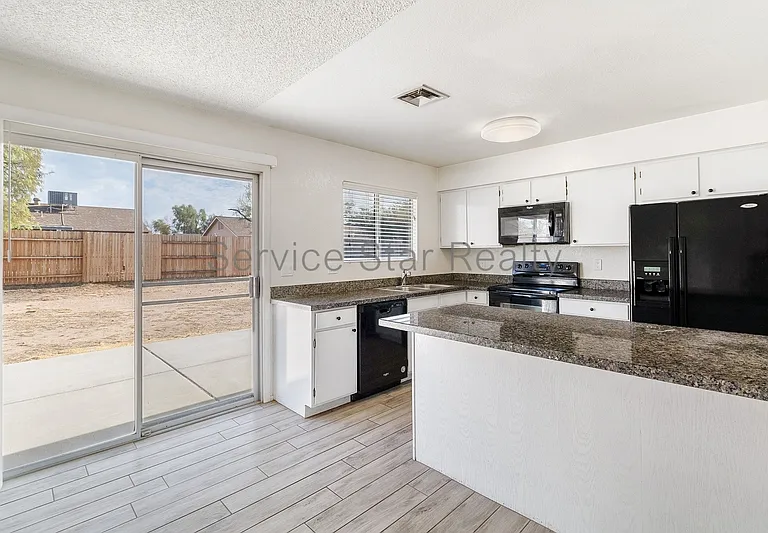 6418 W Laredo St — Photo 8