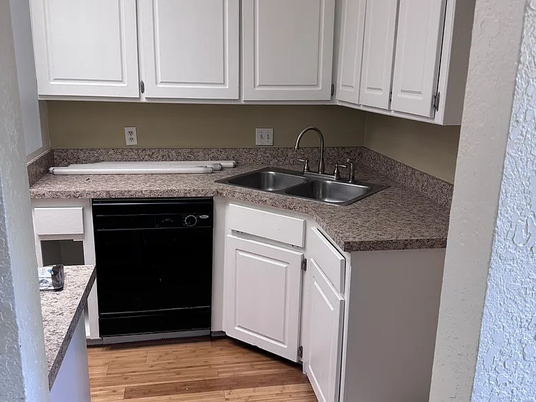 818 N Lee Ave — Photo 3
