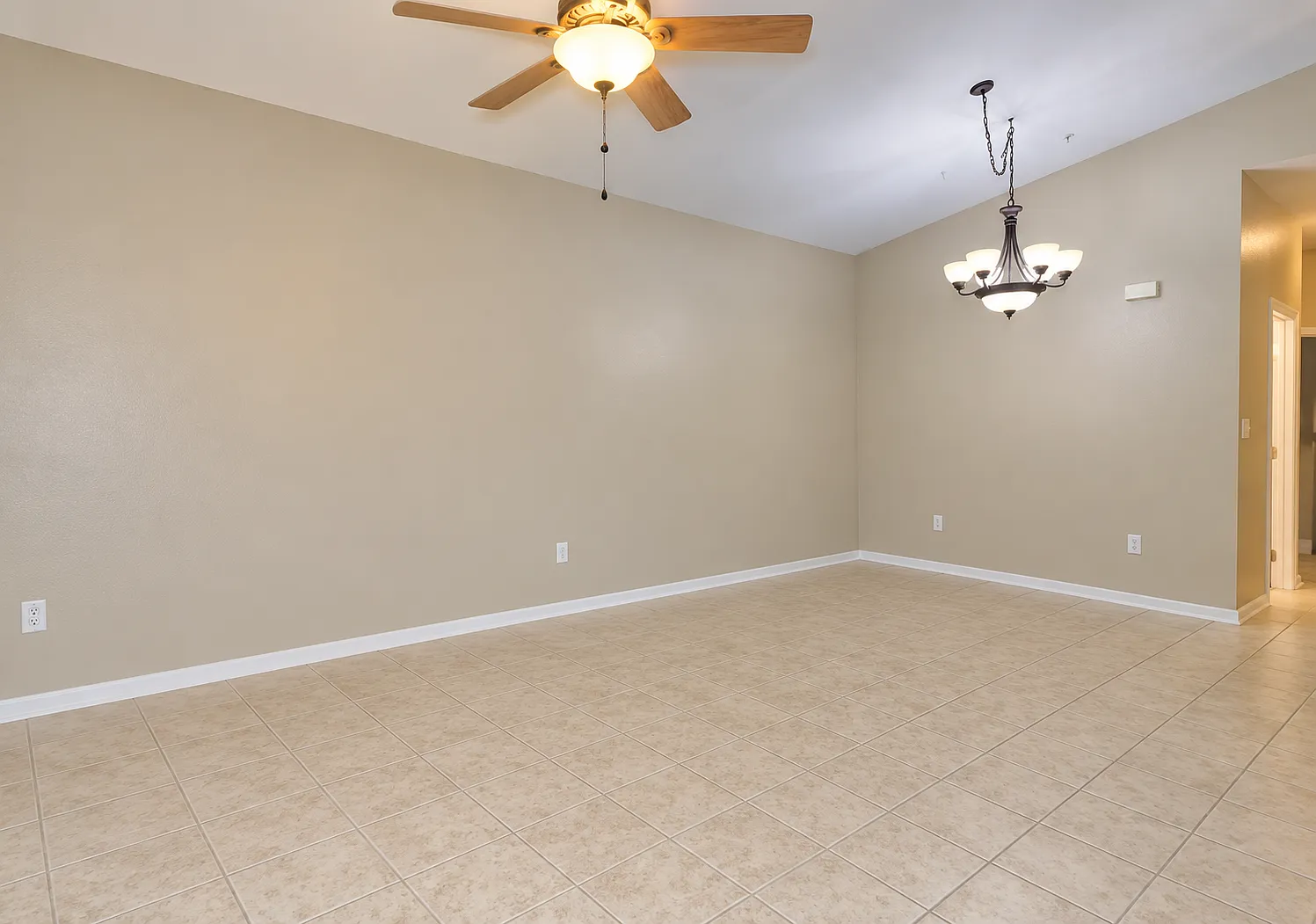 3 bed, 1043 sqft, $1,650 — Photo 4
