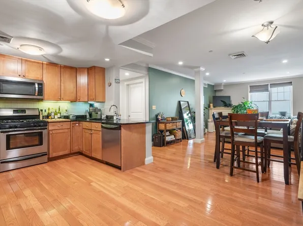 426 Main St Unit 205, Stoneham, MA 02180