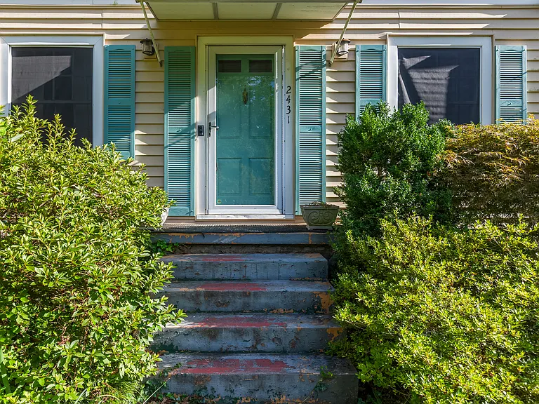 2431 W Woodland Cir — Photo 3
