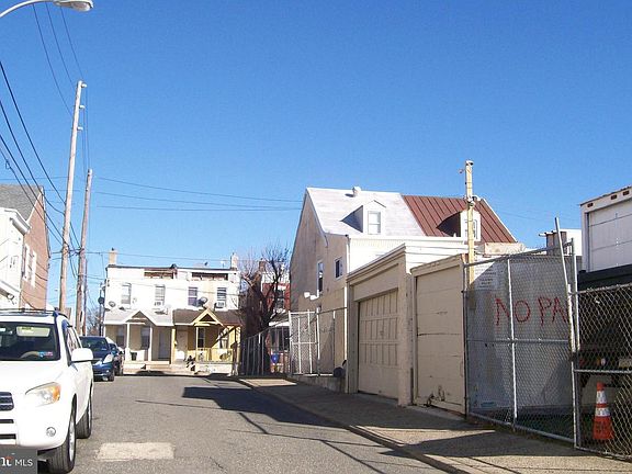 5th image of 4179 Salem St
