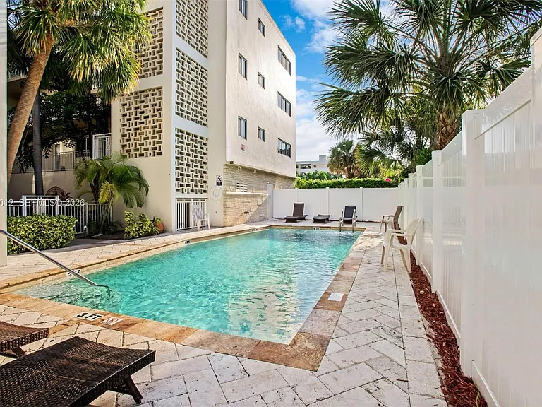 10001 W Bay Harbor Dr #208 — Photo 12