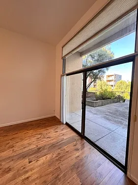 410 N Civic Dr — Photo 10