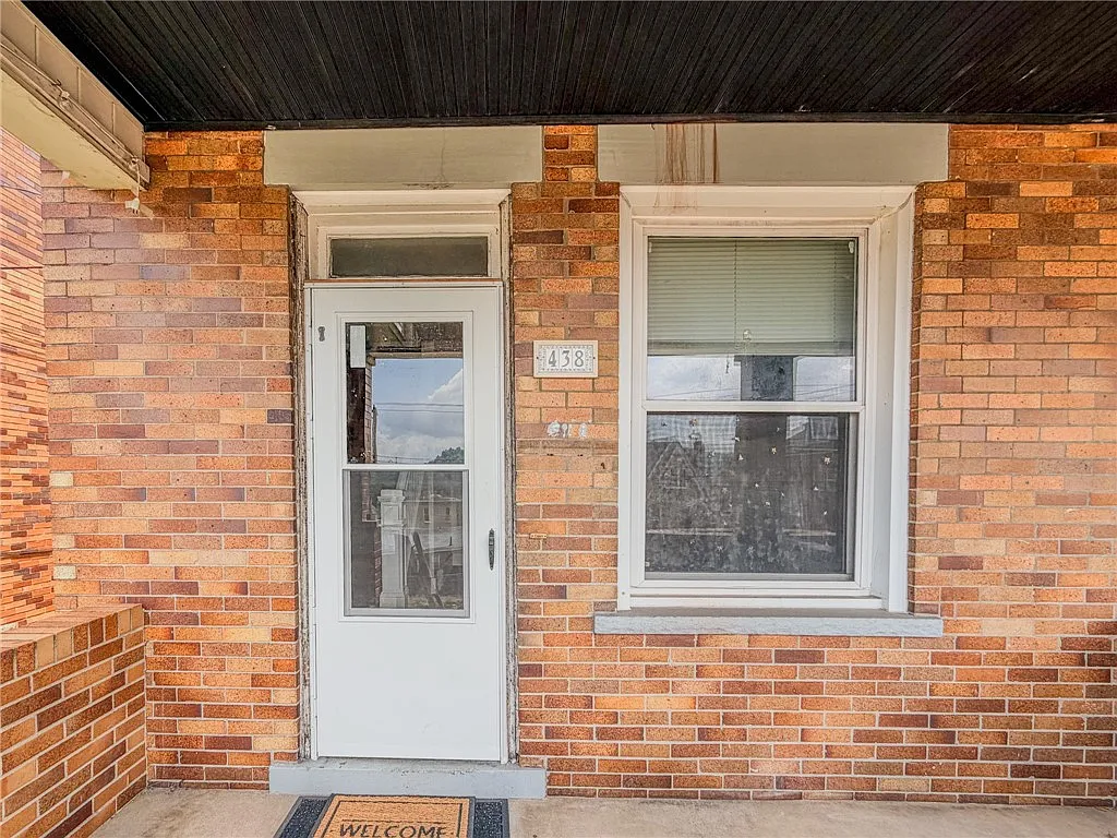 3 bed, $1,200 — Photo 3