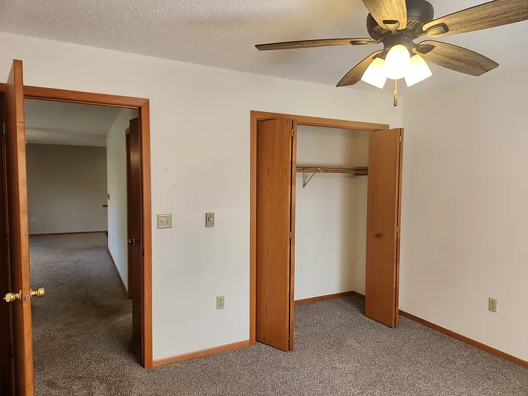 410-12 Twin Oak Dr #14 — Photo 6