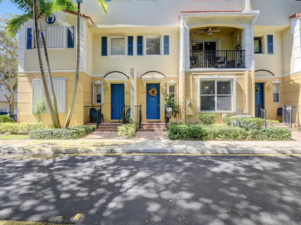3174 N Greenleaf Circle, Boynton Beach, FL 33426