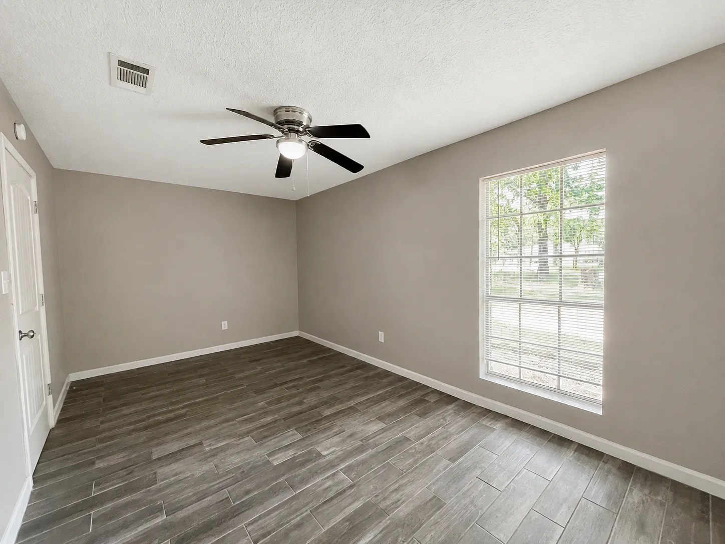 5 bed, 1682 sqft, $1,995 — Photo 4