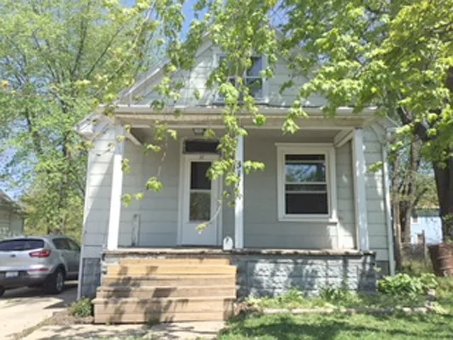 317 Winter St photo 1