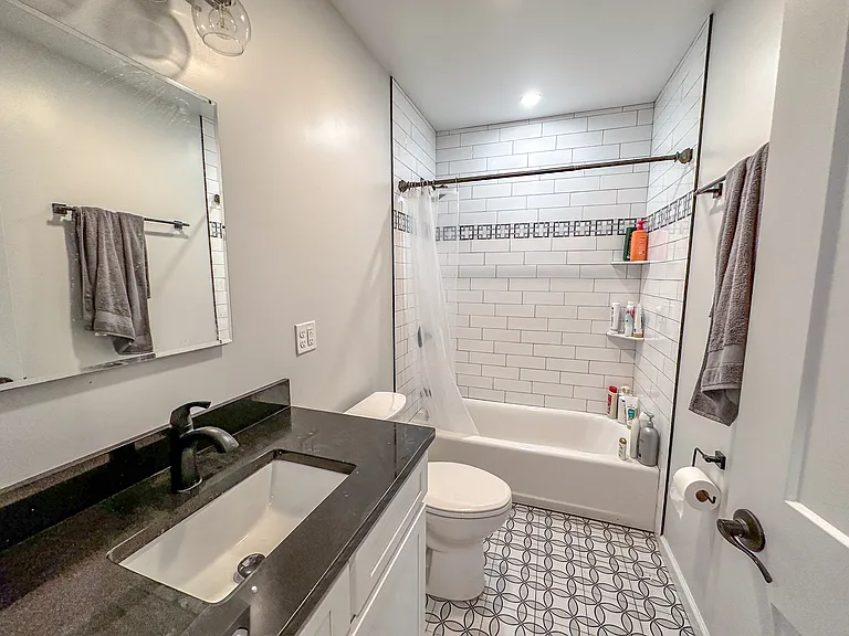 3357 Whitney Ave — Photo 9