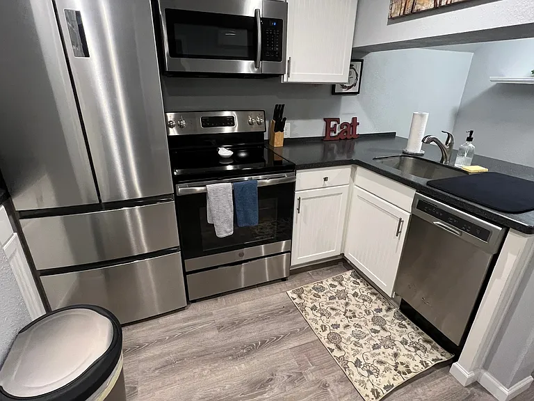 848 Valley Ln — Photo 5