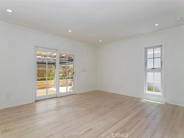1332 Pearl St — Photo 16