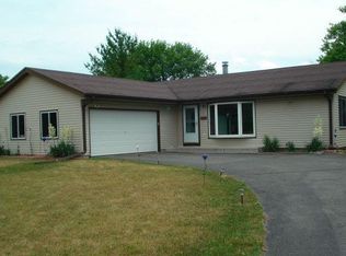 1234 Willow Grove Dr, Pewaukee, WI 53072