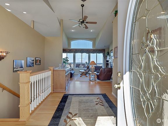 3rd image of 10024 181st Avenue E