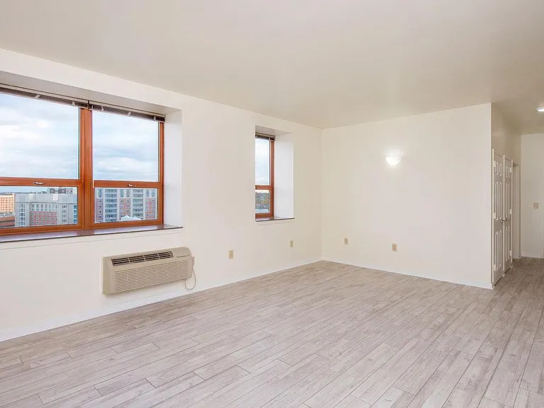 Skyline Tower — Photo 10