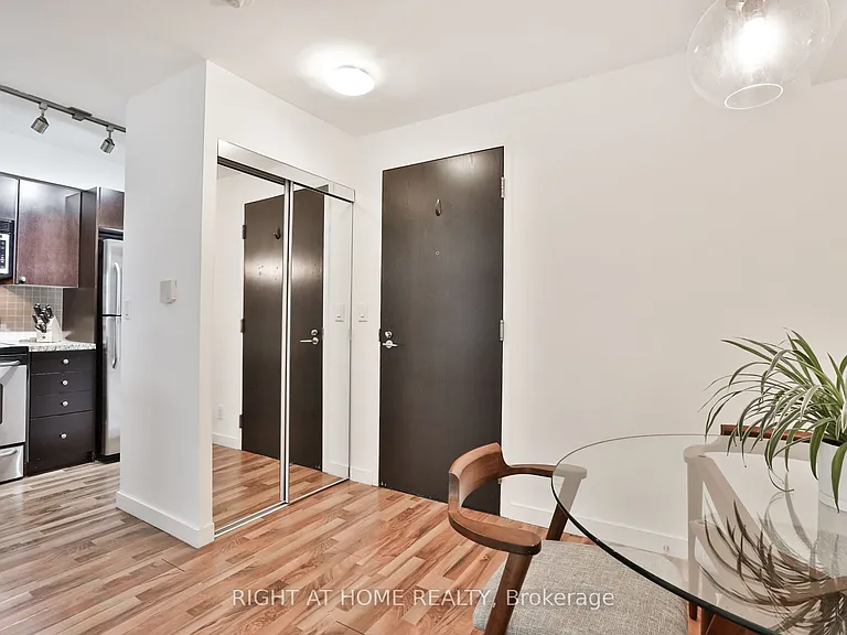 1005 King St W #613 — Photo 16