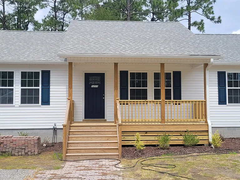 1211 Maple Rd — Photo 2