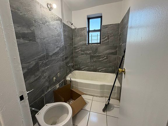 4th image of 1115 Willmohr St APT 4