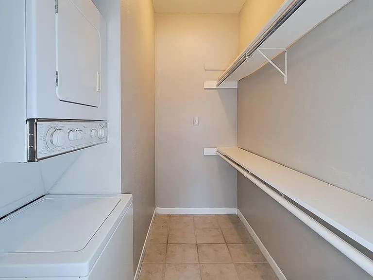 4041 Drake St #116 — Photo 16