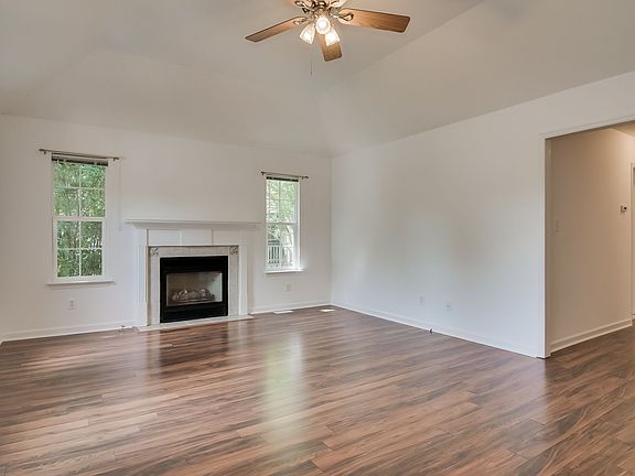 3rd image of 512 Palm Dr S