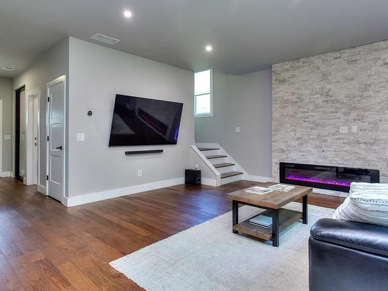 419 McInnes Cir — Photo 4
