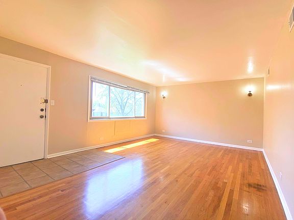 2nd image of 7636 S Saginaw Ave APT 2C