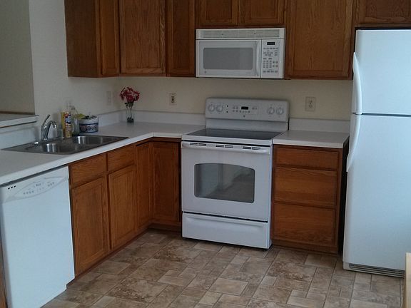New floor & 1 yr appliances