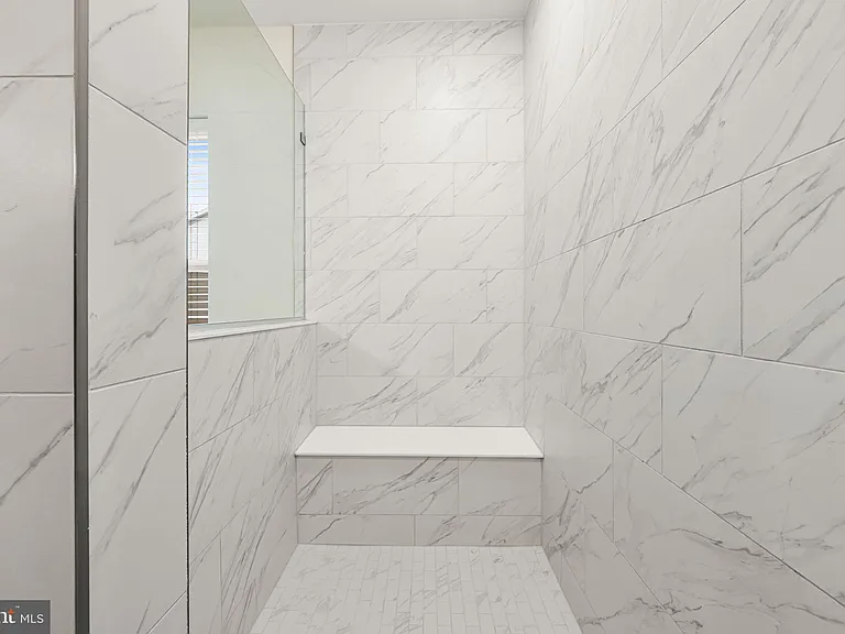 105 Vaughn Dr — Photo 36