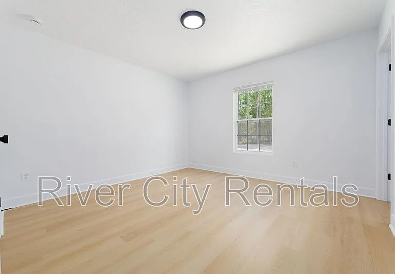 1030 SE 52nd St — Photo 13