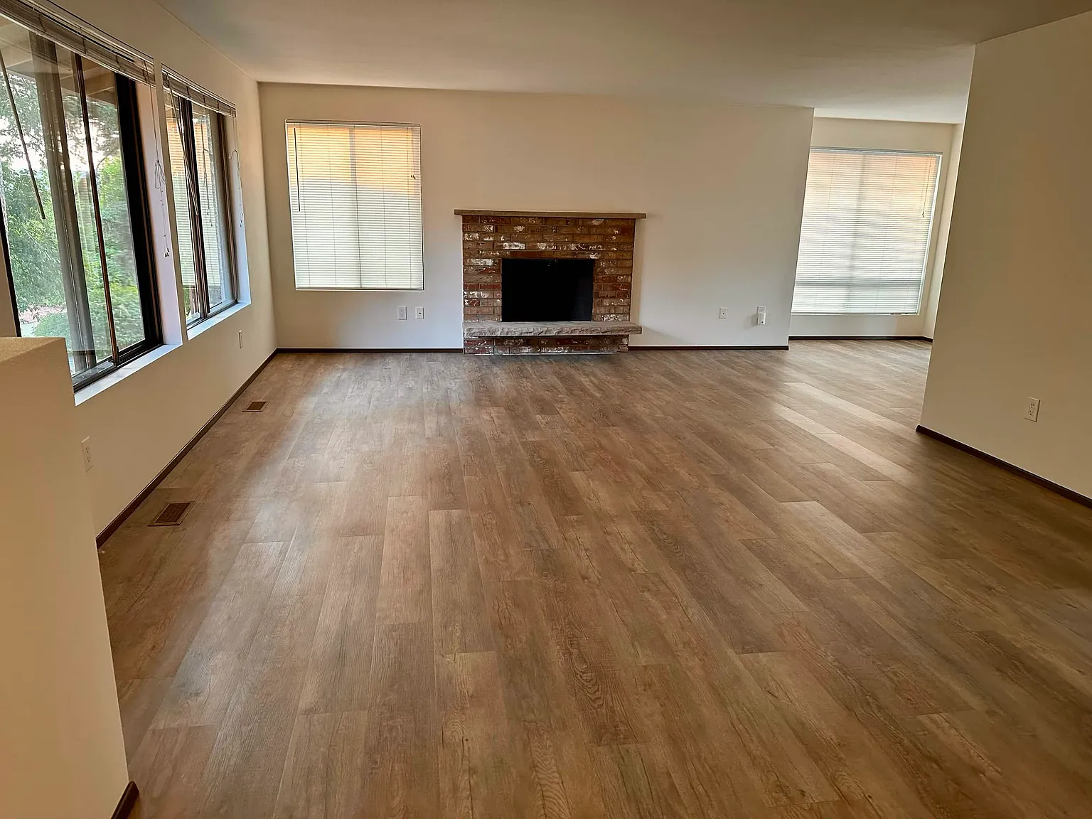 3 bed, 2.5 bath, 2190 sqft, $4,000 — Photo 2