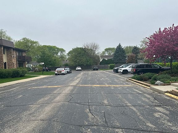 5th image of 2624 N Windsor Dr