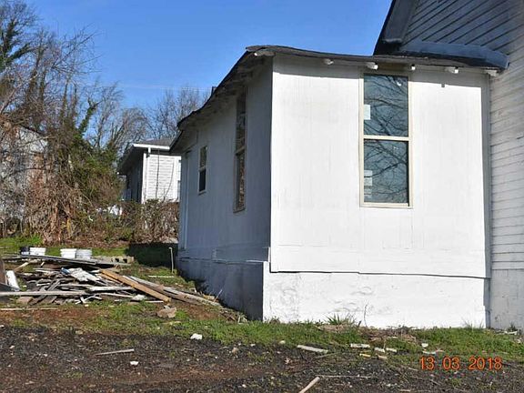4th image of 204 Columbian Ave