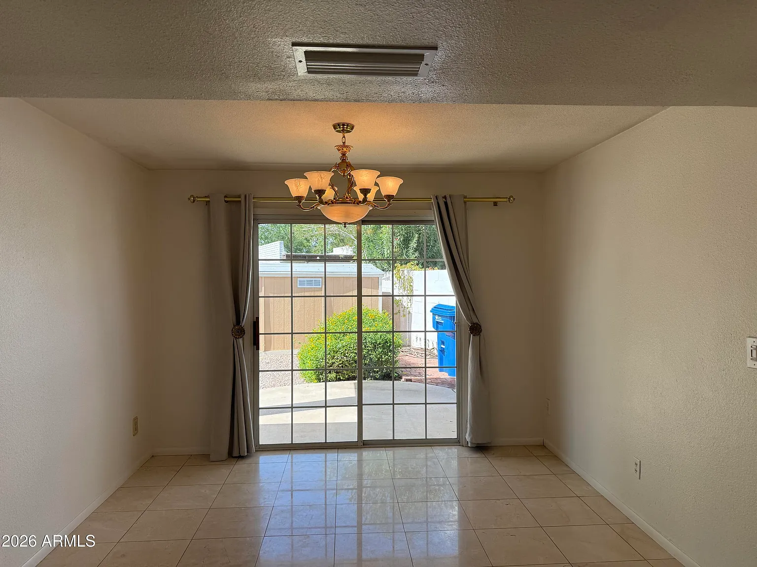 3 bed, 2.0 bath, 2155 sqft, $2,595 — Photo 4