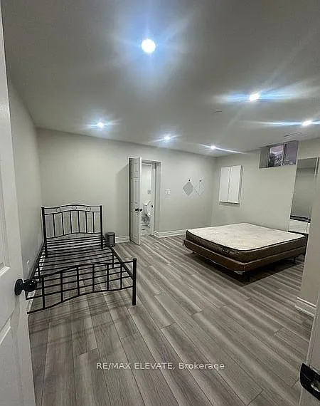 101 Knotwood Cres — Photo 7
