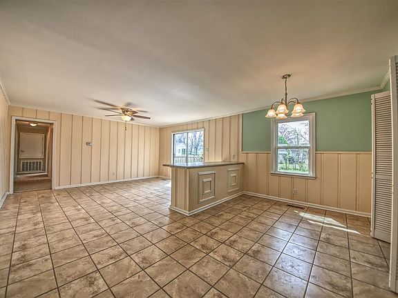 5th image of 501 Magnolia St