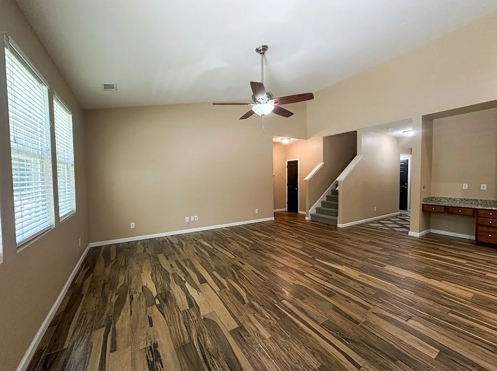 4 bed, 1890 sqft, $2,550 — Photo 3