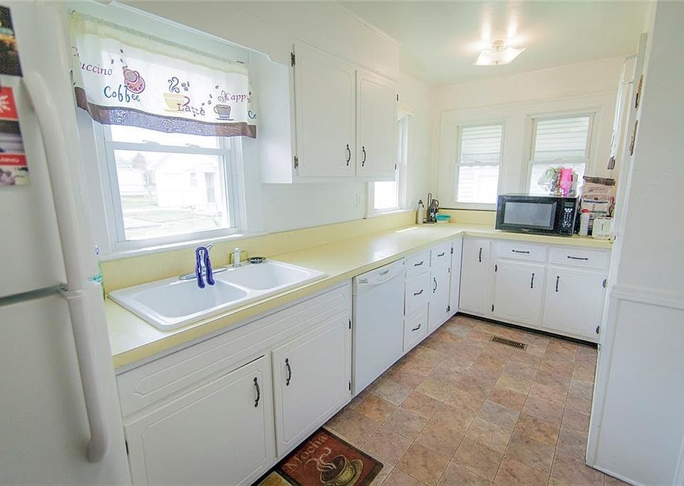 2nd image of 3511 Main St