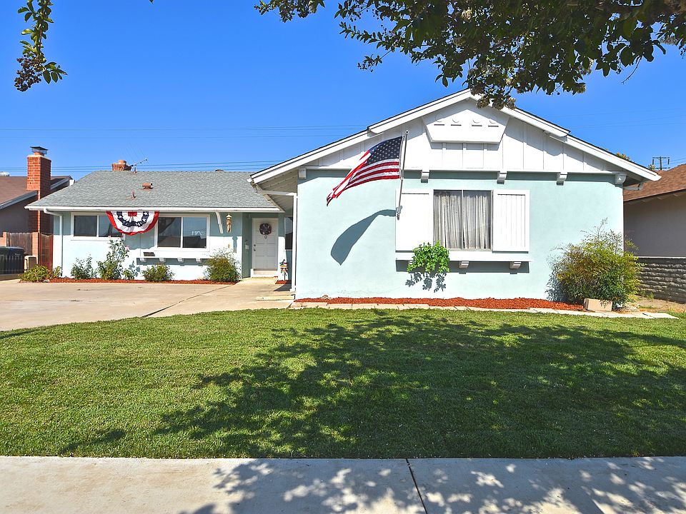 2nd image of 15952 Standish Ln
