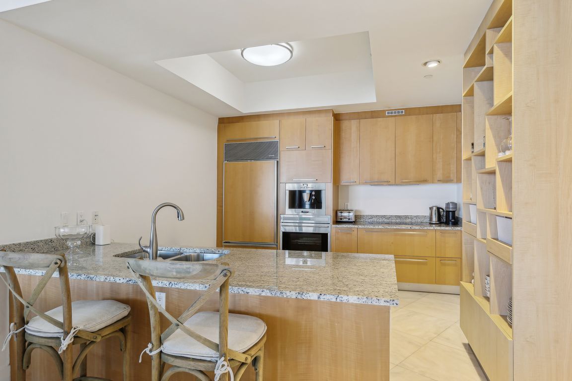 Collins Ave 1603-011.jpg