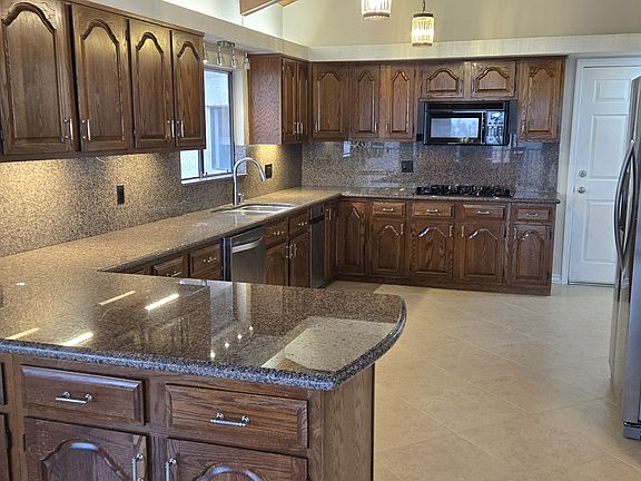 4th image of 687 Alosta Dr