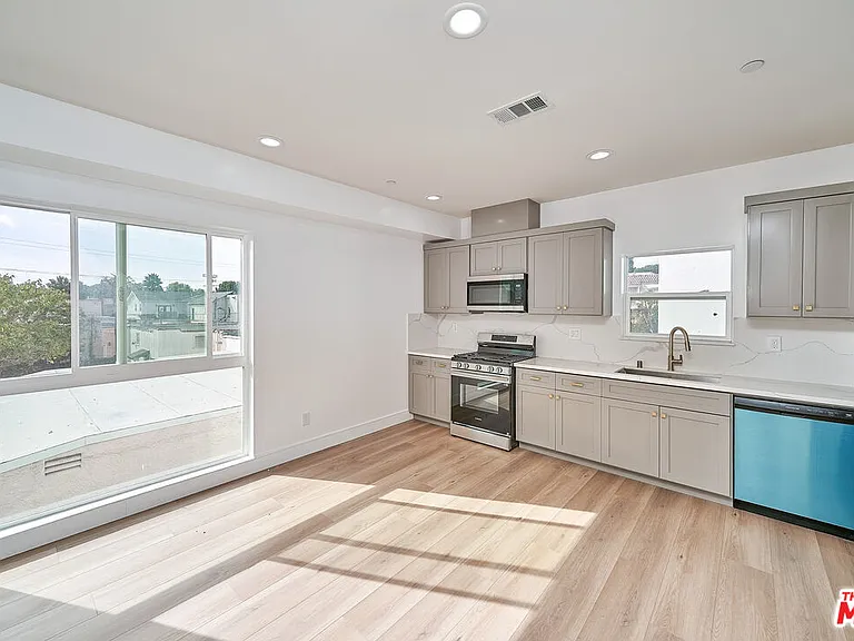 1108 Queen Anne Pl — Photo 6
