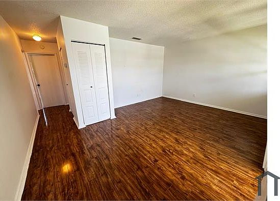 5th image of 840 Center Ave #980